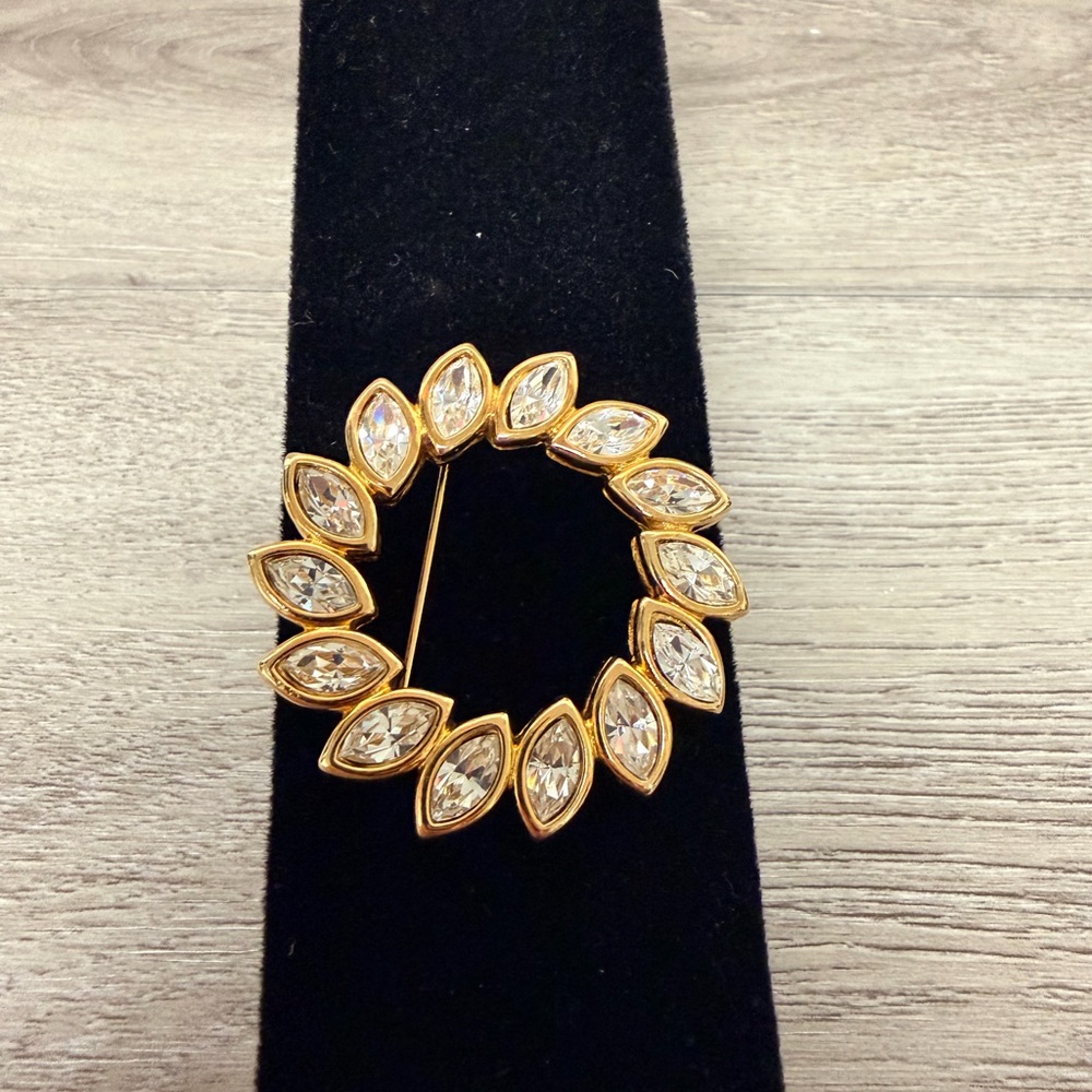 Elegant Gold Tone and Silver Tone Brooch